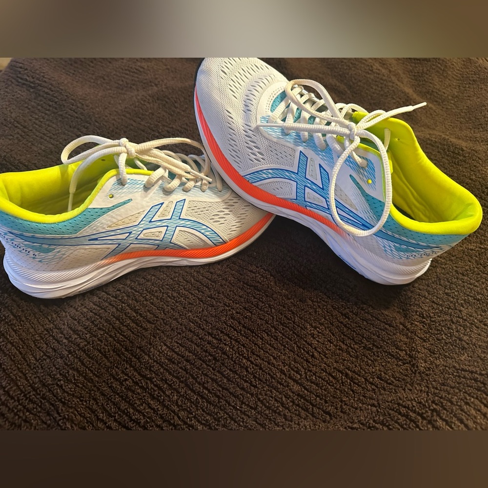 Women’s Asic Amplifoam Gel Excite 6 Size 8.5